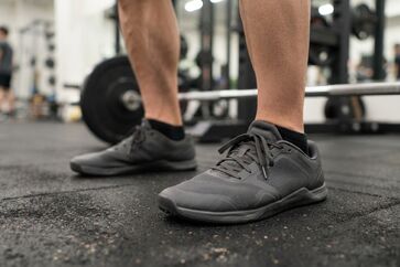筋トレシューズの選び方は？ジムのトレーニング種目や用途に合う一足を見つけるポイント