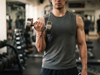 筋トレで重量を上げるタイミングは？重くする目安と判断ポイント