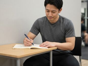 筋トレの記録は何を書く？初心者向けに必要な記録内容と書き方を紹介  